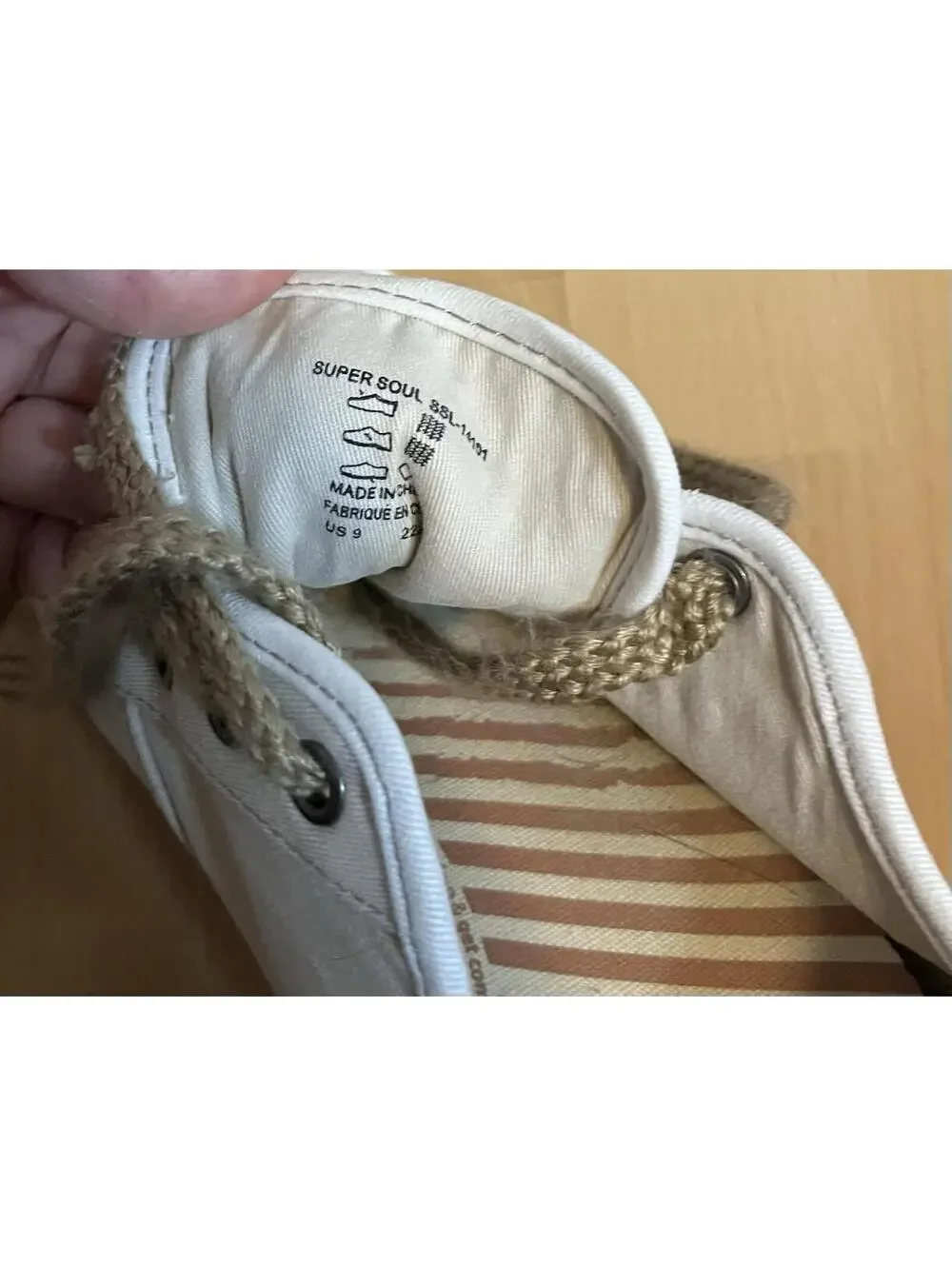 TAOS Super Soul Canvas Sneaker Tan Natural Woman’s Sz 9 Lace Up Shoe Preppy